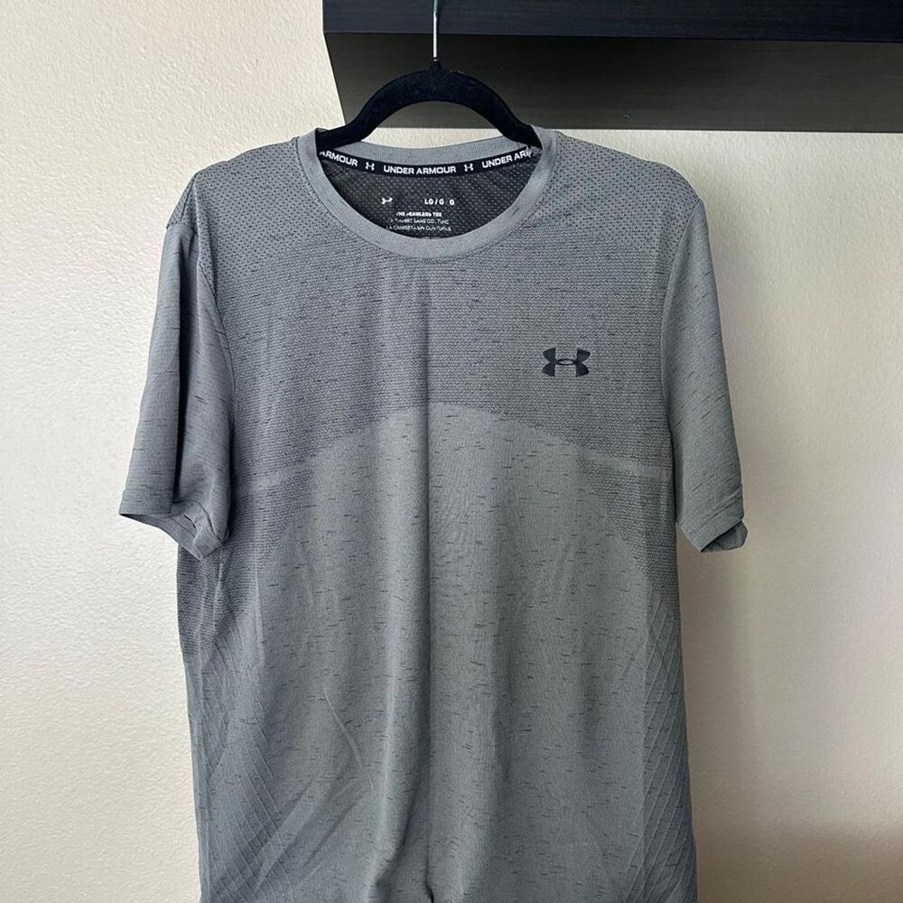 Under-armour Men's Grey T-shirt